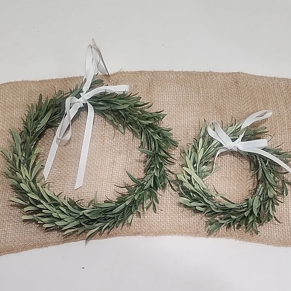 Elegant Green Holiday Wreath Set